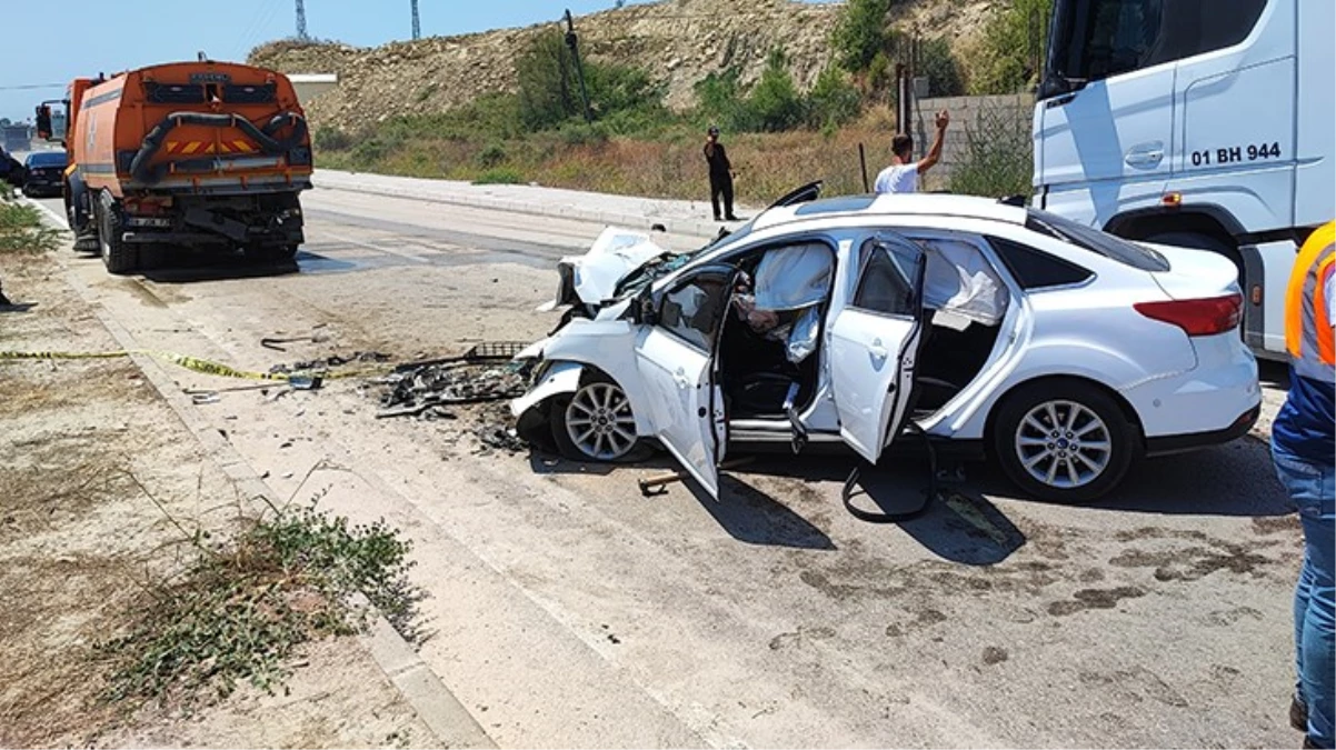 Adana’da otomobil yol temizleme aracına çarptı: 1 ölü, 3 yaralı