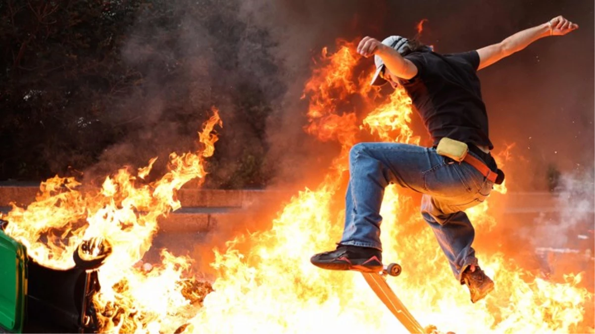 Fransa’da tansiyon düşmüyor! Göstericiler son olarak silah mağazasını yağmaladı