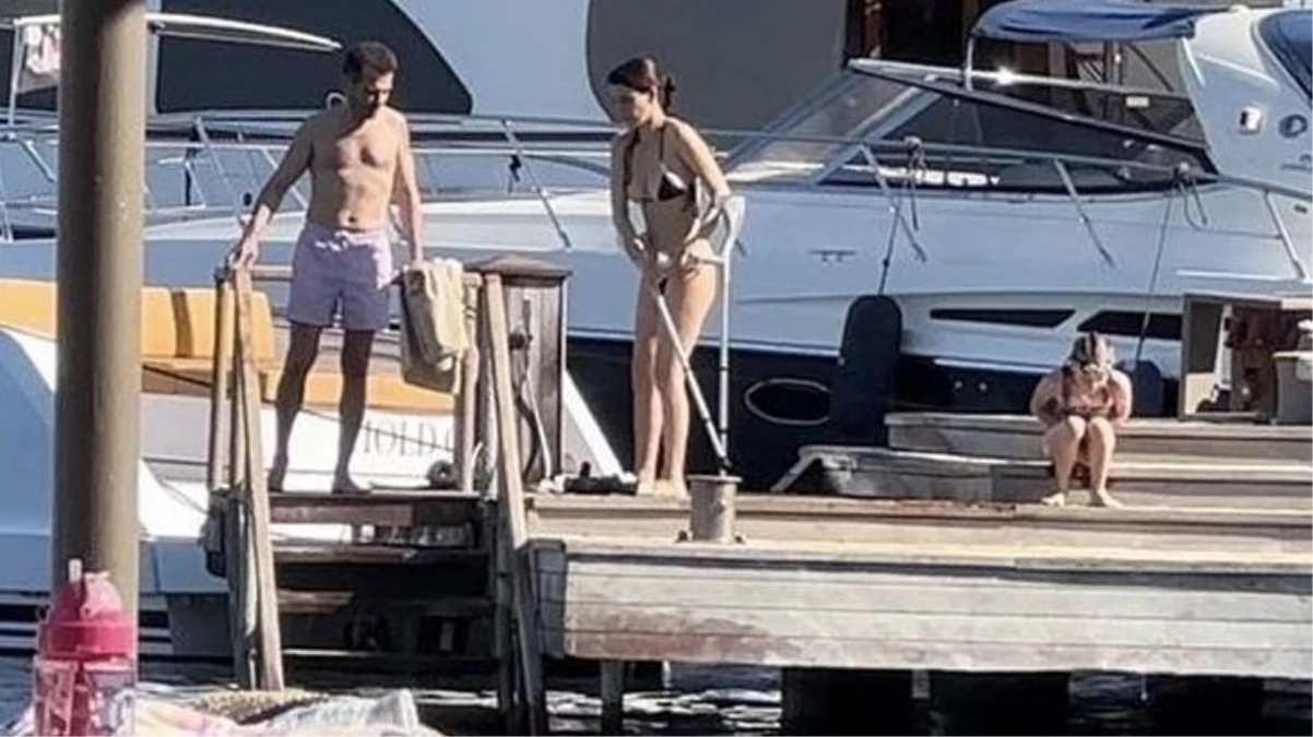 Beren Saat’in koltuk değnekli deniz keyfi! Eşi Kenan Doğulu bir saniye yanından ayrılmadı