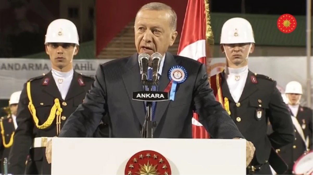 Cumhurbaşkanı Erdoğan: Kaçak olarak ülkemizde bulunan ve suça karışan mültecileri süratle sınır dışı ediyoruz