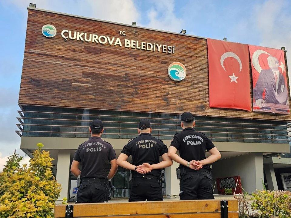 Son dakika: Adana'da iki ilçe belediyesine eş zamanlı baskın!