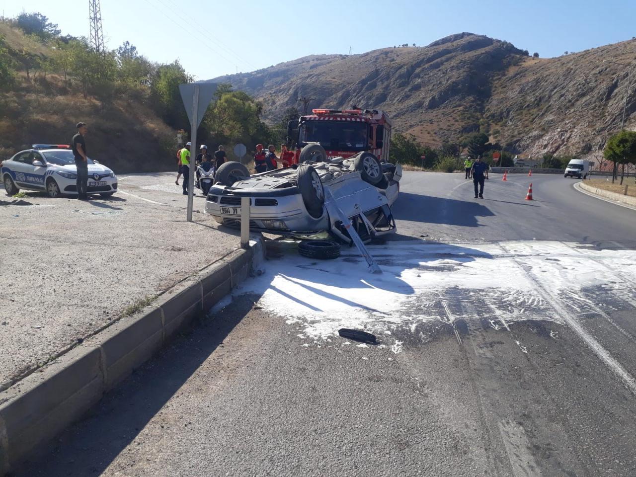 Tokat'ta refüje çarpan otomobil takla attı: 3'ü çocuk, 5 yaralı