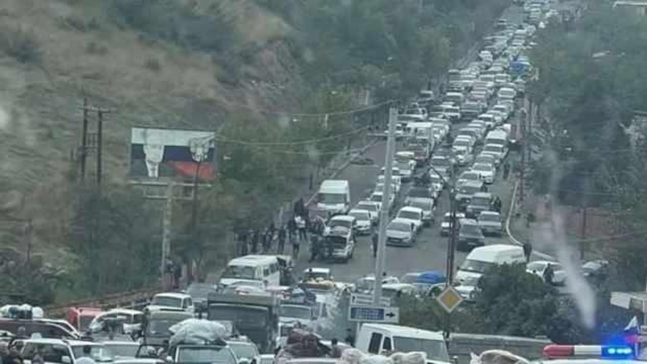 Ermenilerin Ermenistan’a güvenli geçişi için koridor oluşturuldu