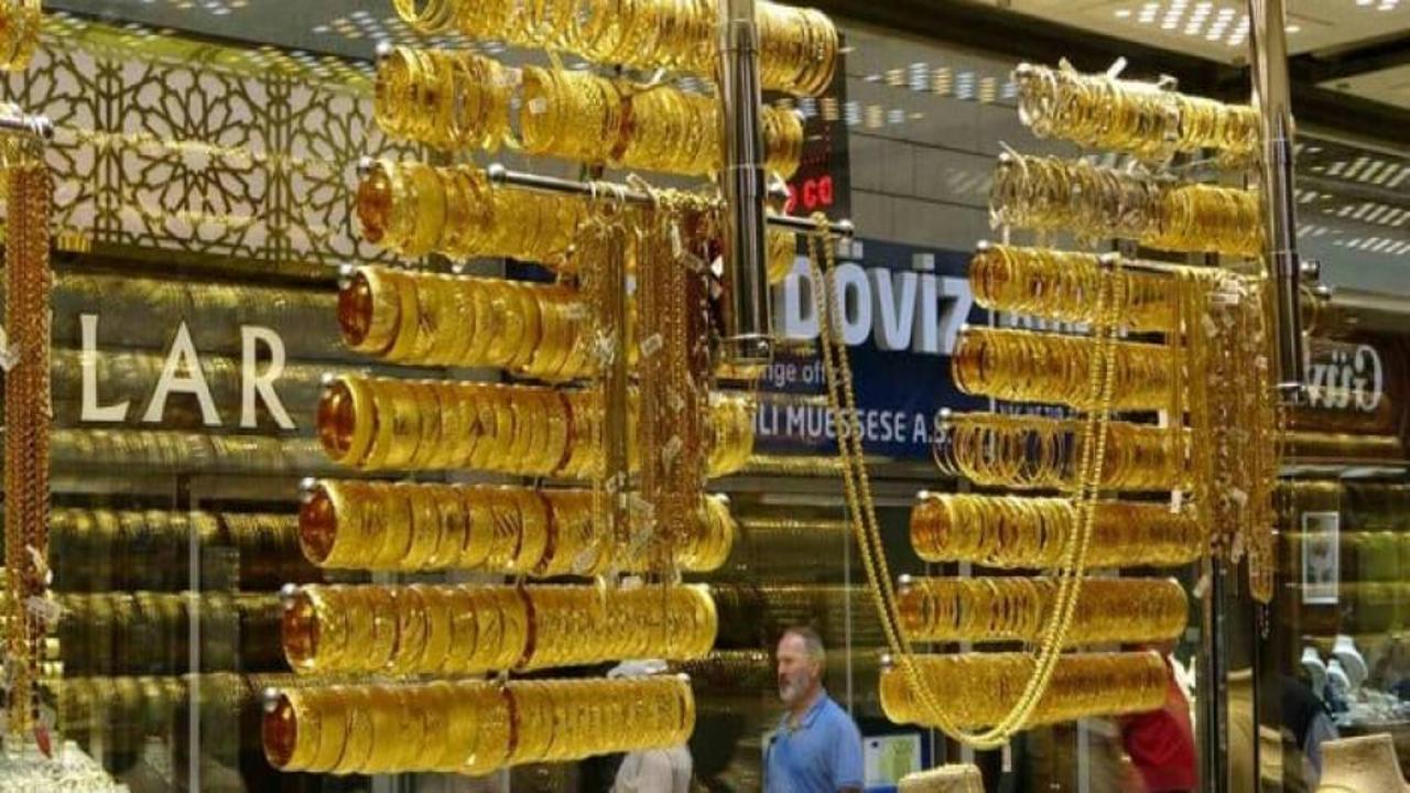 Altın güne düşüşle başladı