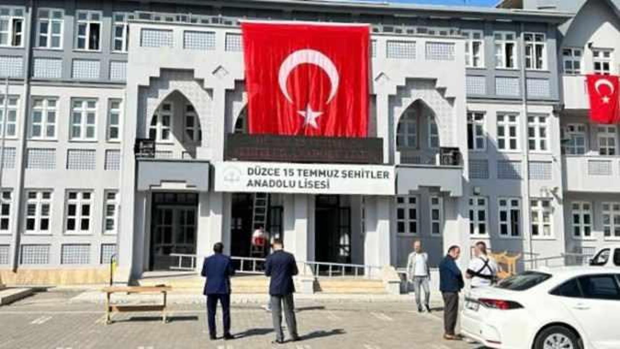 Düzce’de 15 Temmuz Şehitler Anadolu Lisesi’nin değiştirilen adı düzeltildi