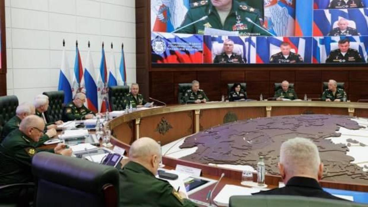 ‘Öldü’ denilen Rus komutan toplantıda görüntülendi