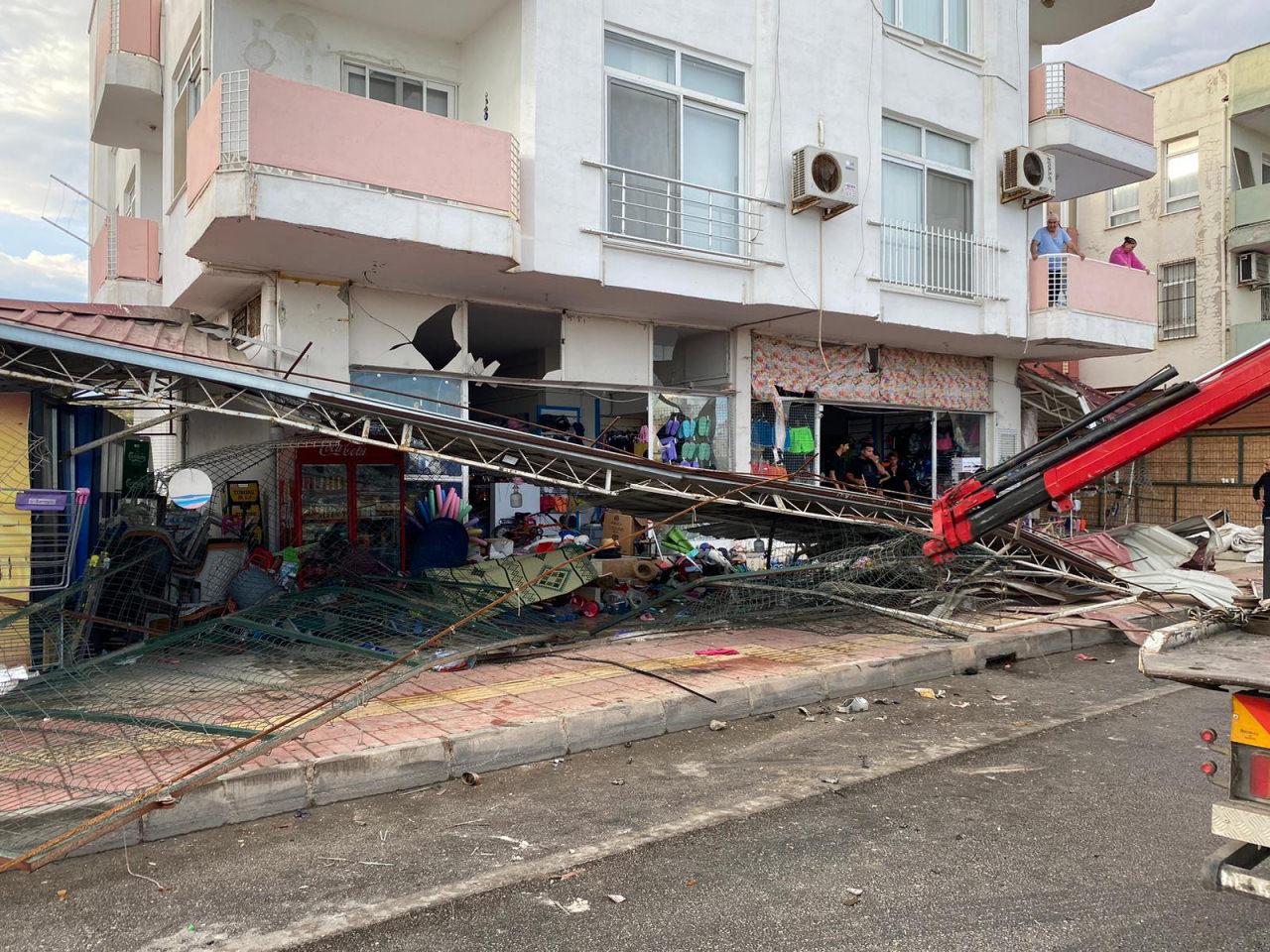 Mersin'de TIR dehşeti: Mağazaya girdi, 7 kişi yaralandı!