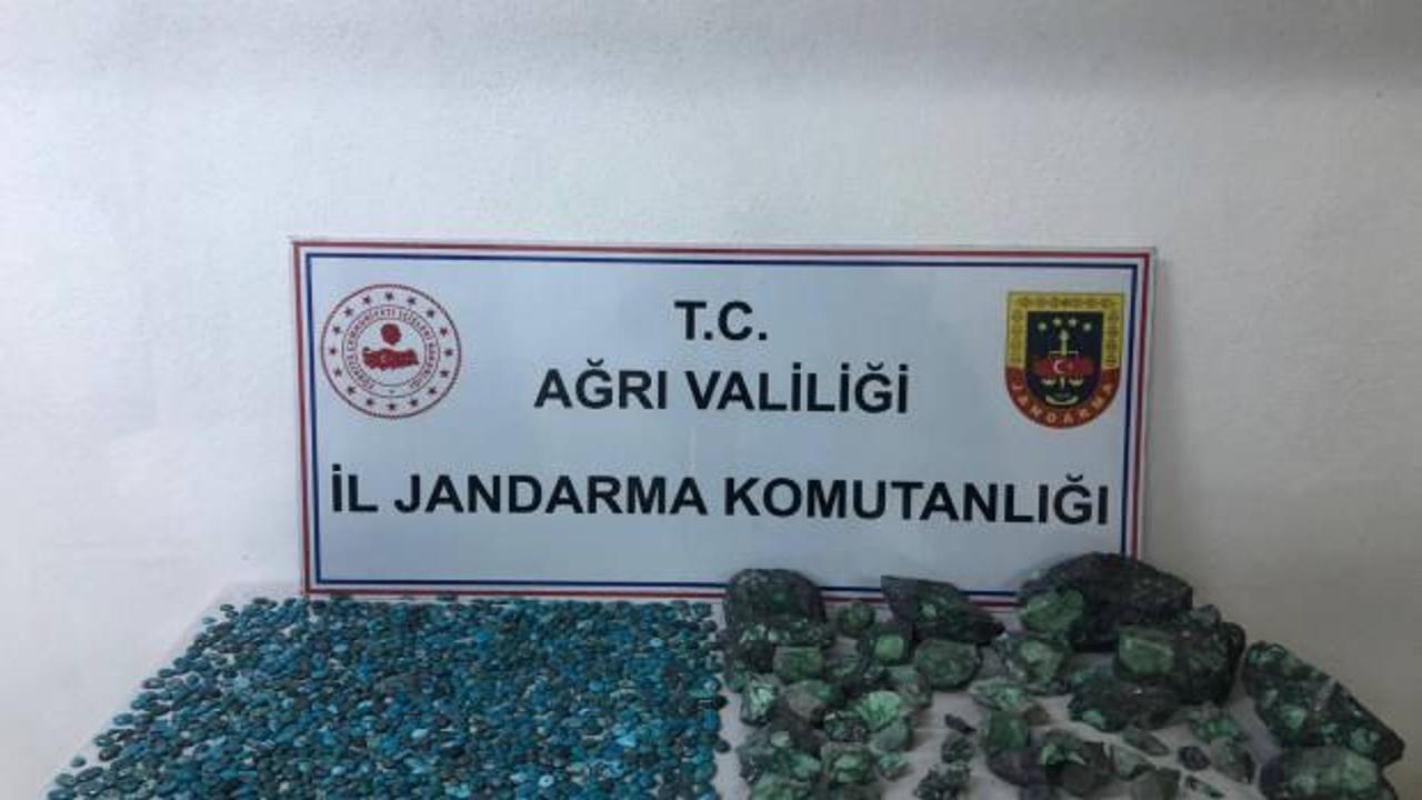 Ağrı’da 1037 “firuze taşı” ele geçirildi