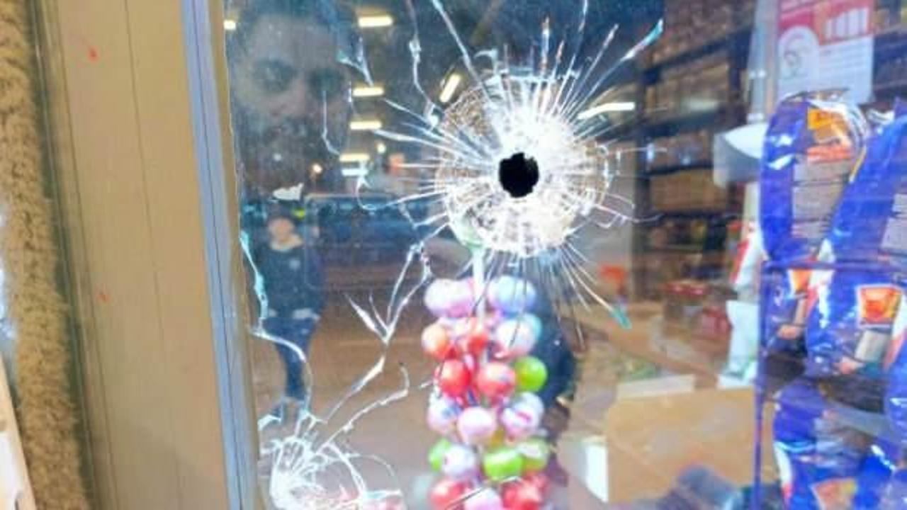 Esenyurt’ta insanların olduğu markete kurşun yağmuru