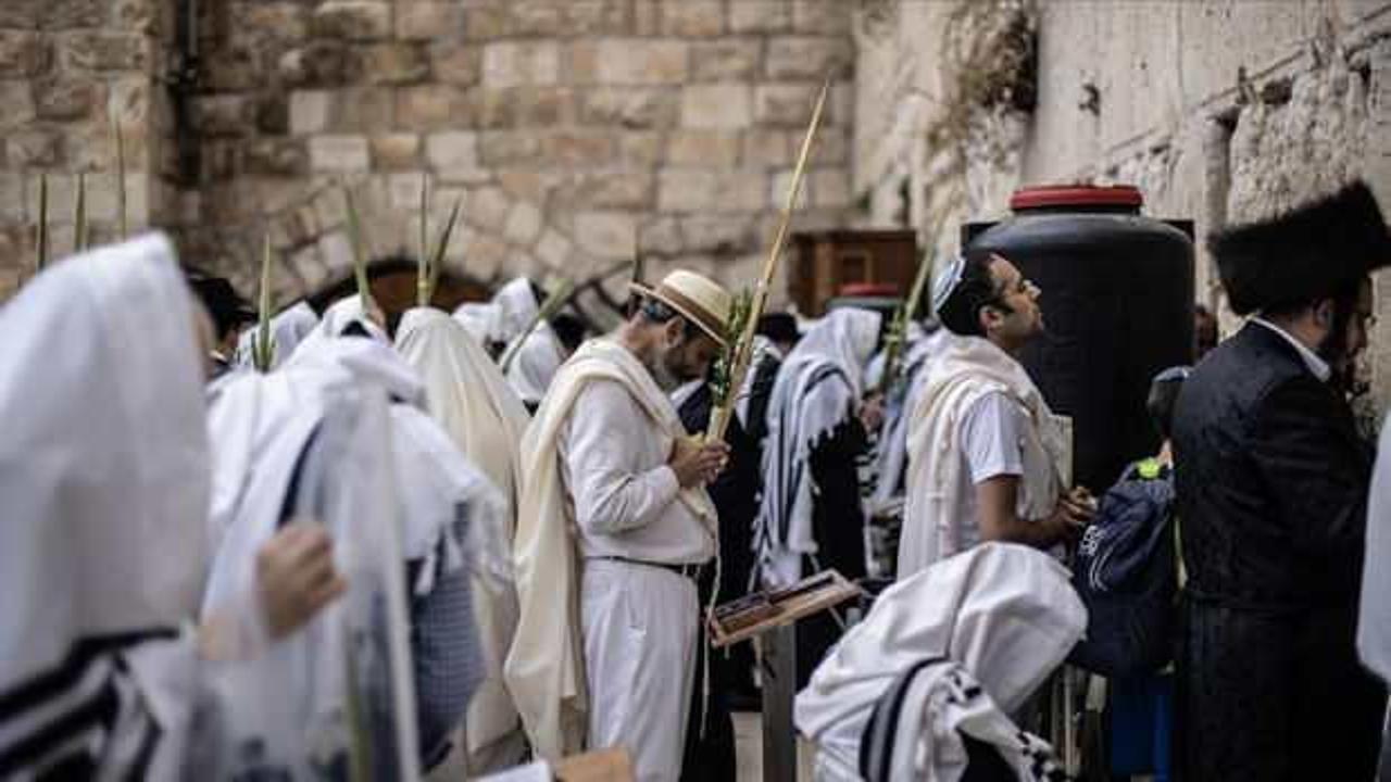 İsrail, Yahudi bayramı nedeniyle Filistinlileri kısıtlıyor