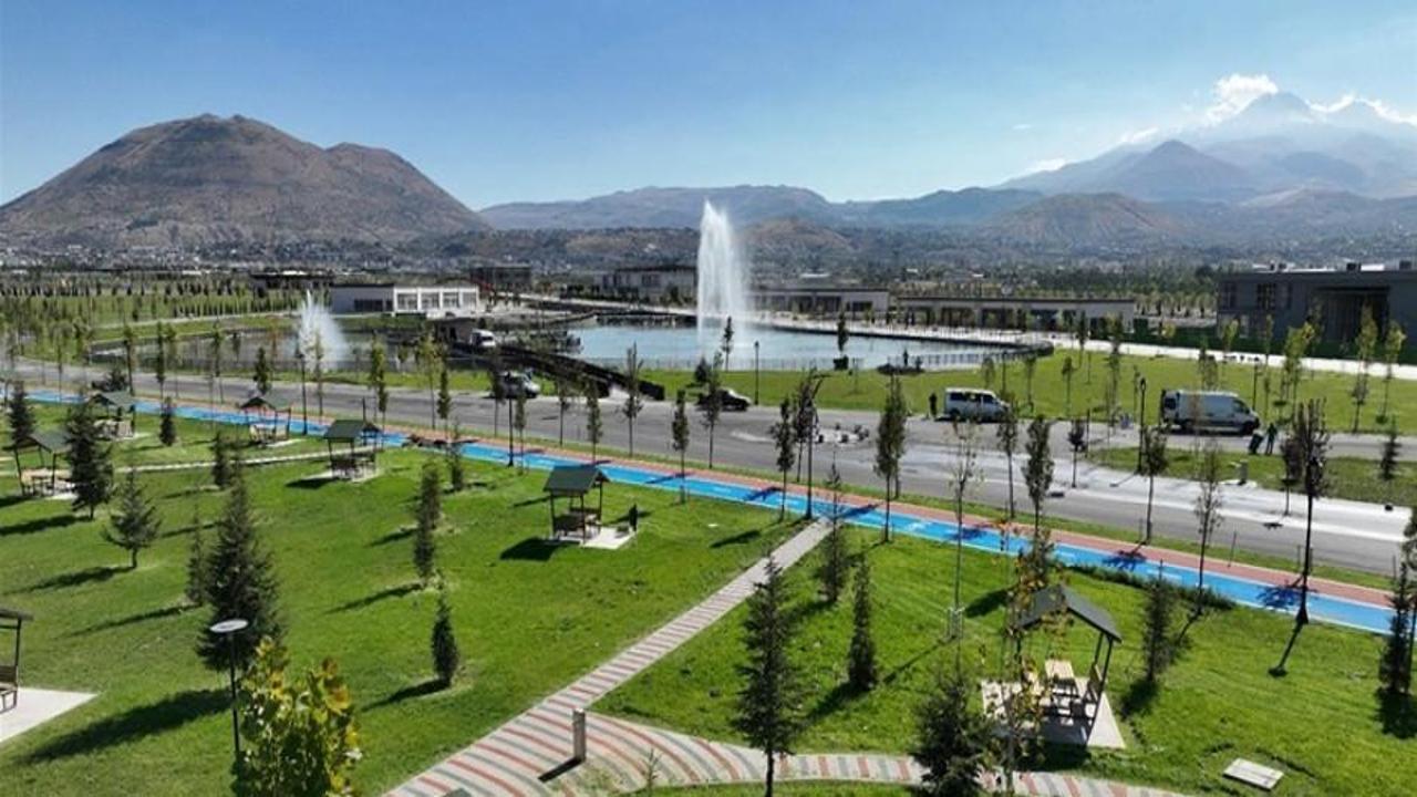 Kayseri’deki Recep Tayyip Erdoğan Millet Bahçesi açılışa gün sayıyor