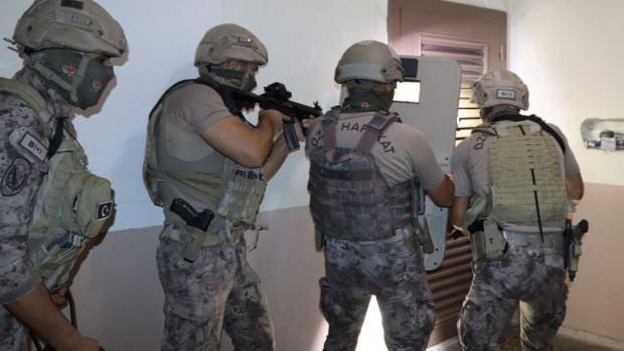 Mersin’de 150 polisin katılımıyla FETÖ operasyonu! Kıskıvrak yakalandılar