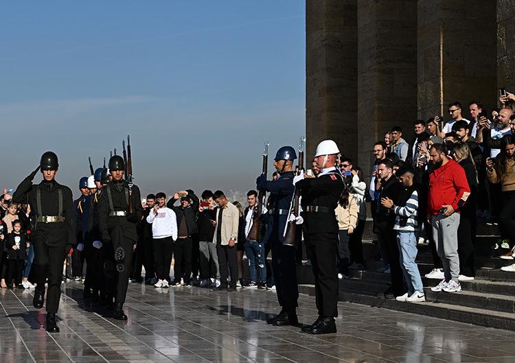 Anıtkabir'in özel askerleri: Saygı nöbetçileri