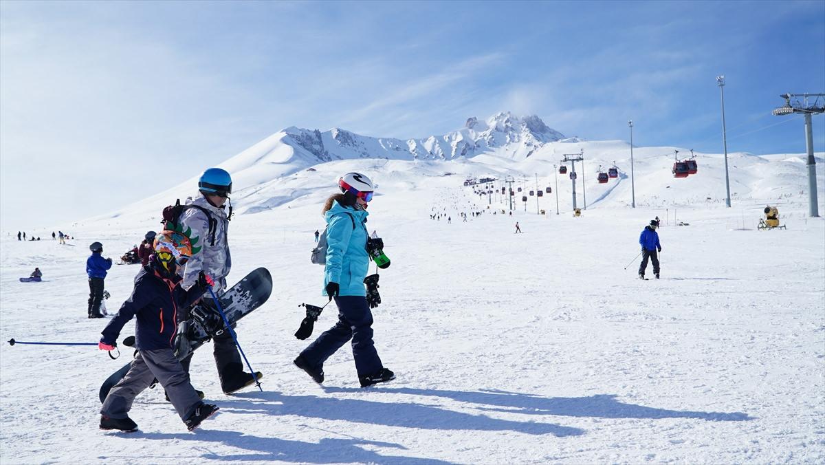 Erciyes Kayak Merkezi yeni sezon için gün sayıyor