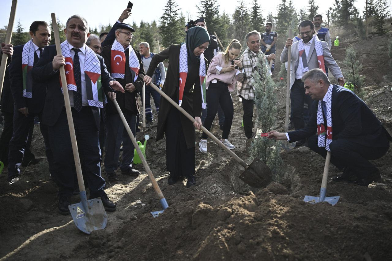 İsrail'in öldürdüğü gazeteciler için fidan dikildi