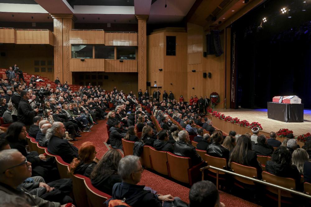 Gazeteci ve sunucu Metin Uca cenaze namazının ardından son yolculuğuna uğurlandı