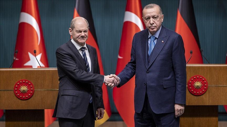 Erdoğan-Scholz zirvesi öncesi Bloomberg'den algı haberi! Cevap Haluk Bayraktar'dan geldi