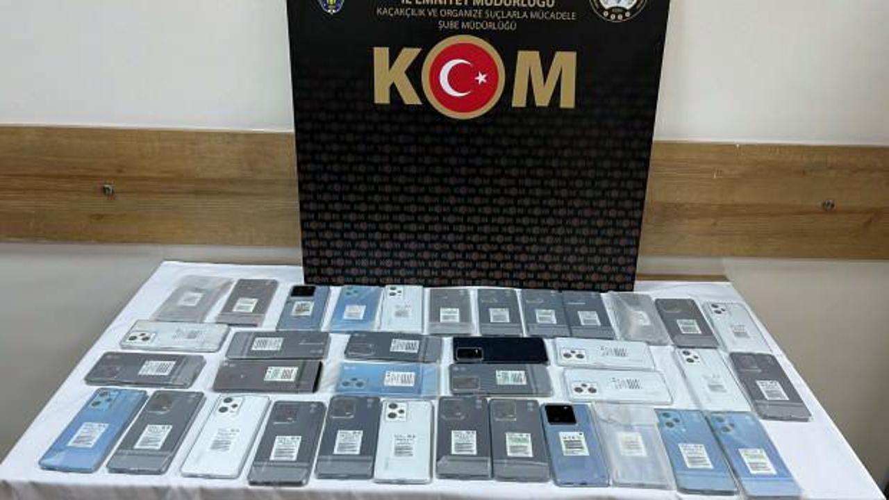 Siirt’te 450 bin lira değerinde gümrük kaçağı telefon ele geçirildi