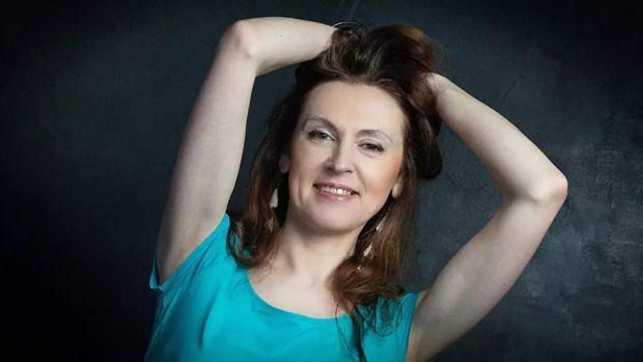 Askerlere şarkı söylerken öldürüldü