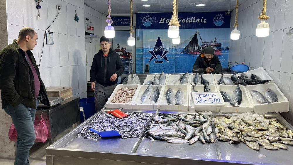 Kötü hava balıkçılığı olumsuz etkiledi, hamsinin kilosu 60 liraya çıktı