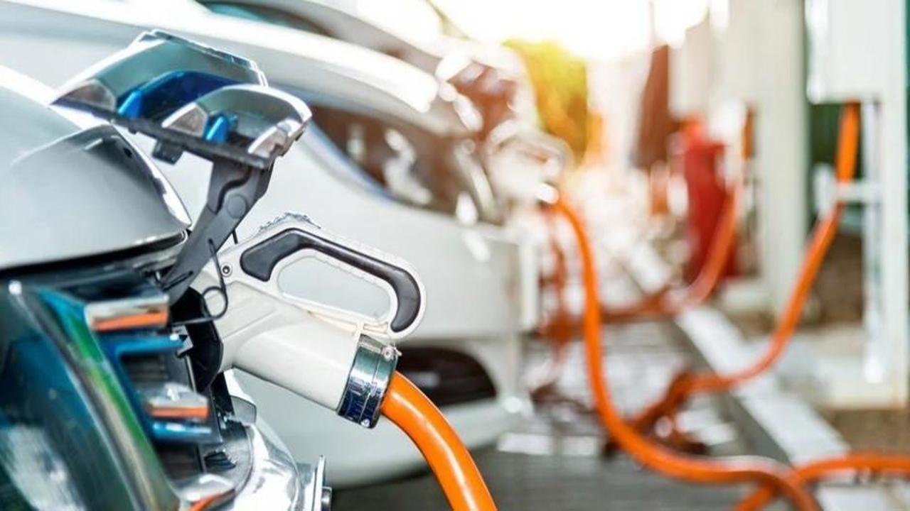 Elektriksiz araçlar şarj istasyonlarına giremeyecek