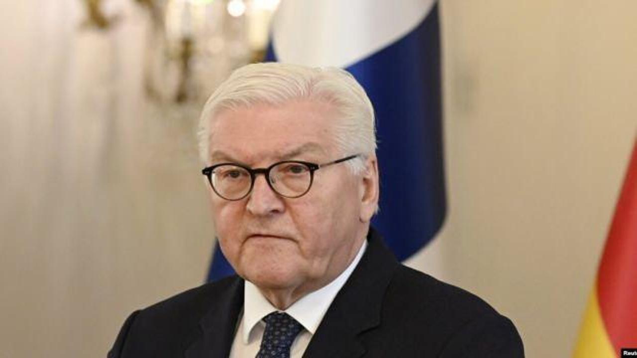Steinmeier, Katar’a inişinde uçakta 30 dakika bekledi