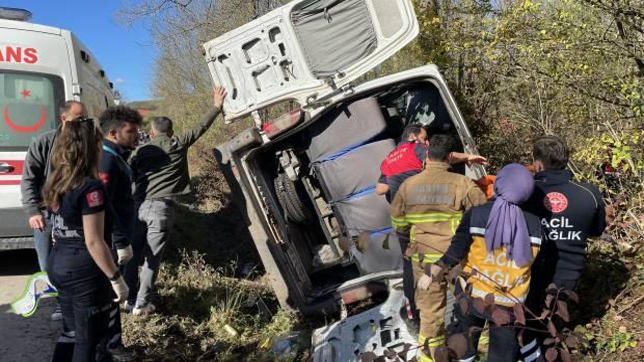 Bartın’da yolcu minibüsü devrildi: 11 kişi yaralandı