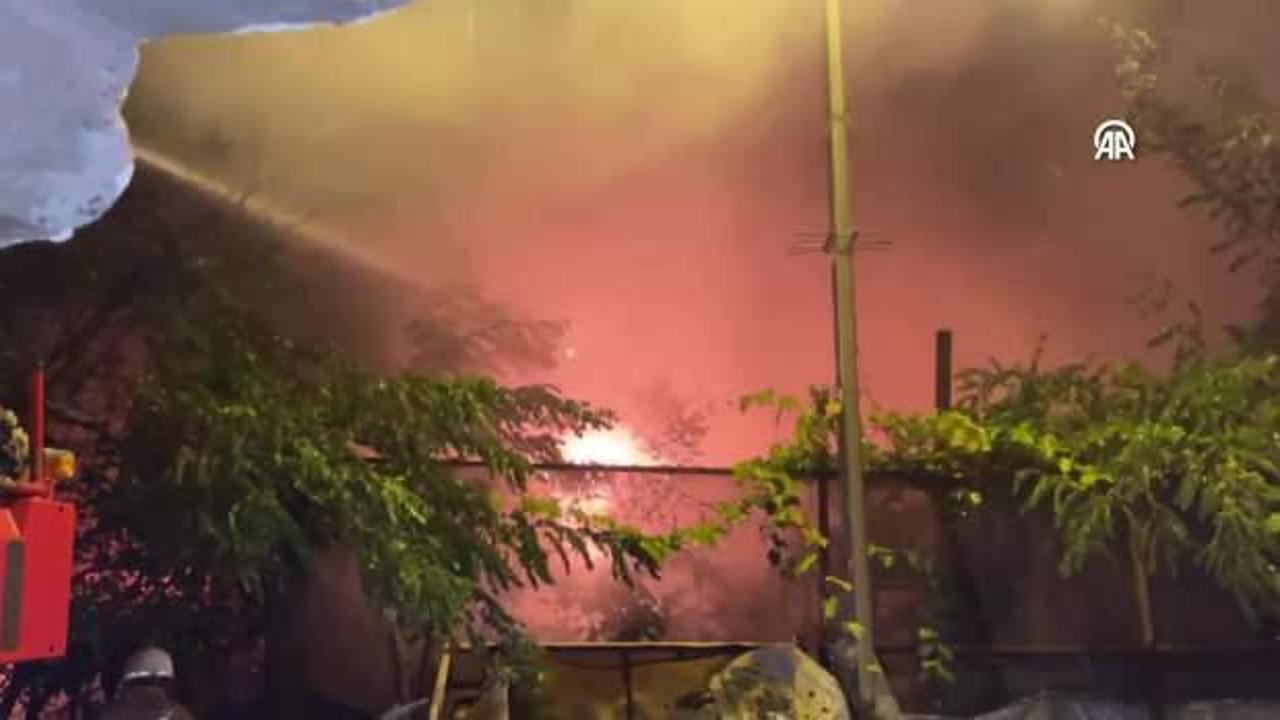 Beykoz’da marangoz atölyesinde çıkan yangın söndürüldü