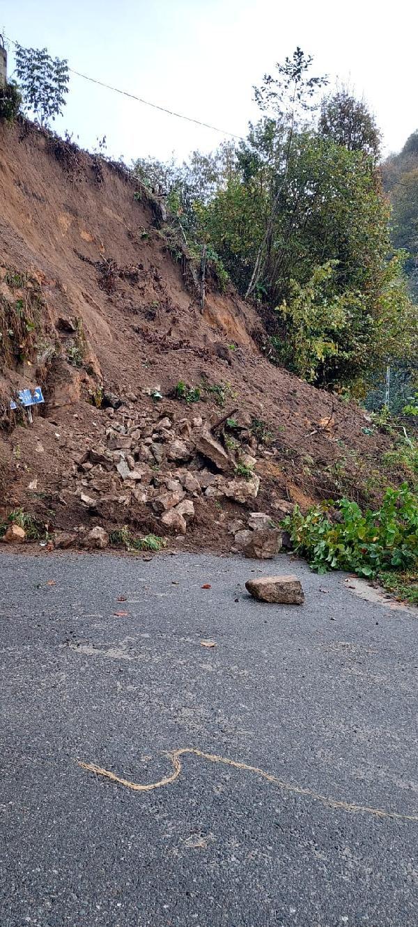 Rize'de heyelan; 2 katlı evde hasar oluştu