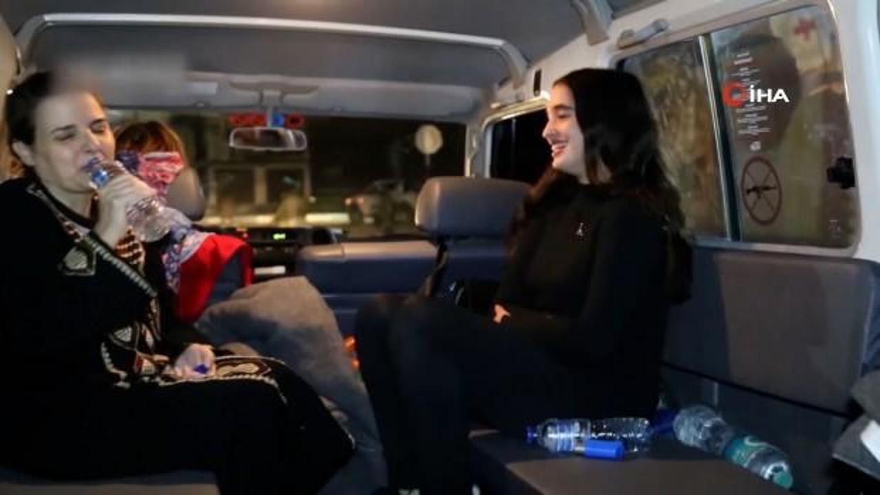 Hamas üyeleri ile İsrailli anne kızın yürekleri ısıtan vedalaşması