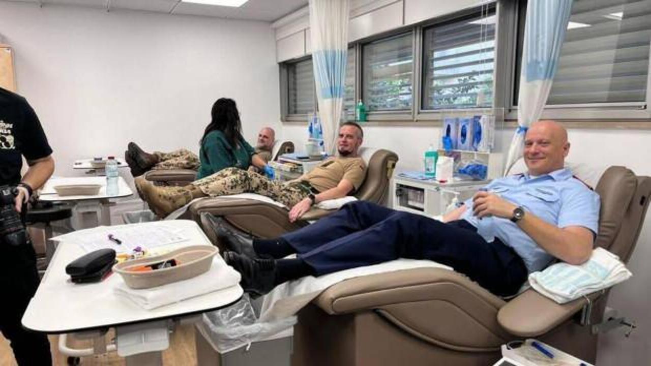 İsrail’i ziyaret eden Alman Hava Kuvvetleri Komutanı kan bağışında bulundu