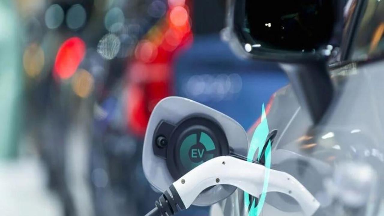 Elektrikli araca talep azaldı, otomotiv devleri yatırımlarını erteliyor