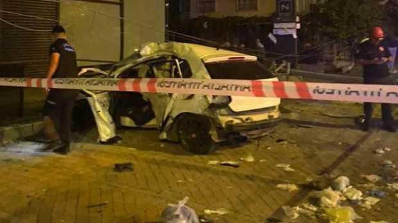 Otomobil, duvara çarptı: 2 ölü