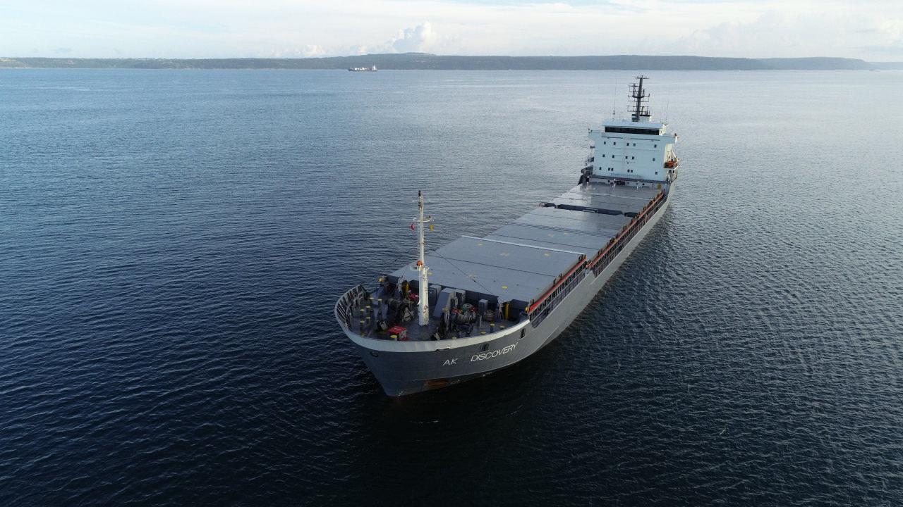 Çanakkale Boğazı’ndaki gemide yangın: Karanlık Liman'a demirletildi!