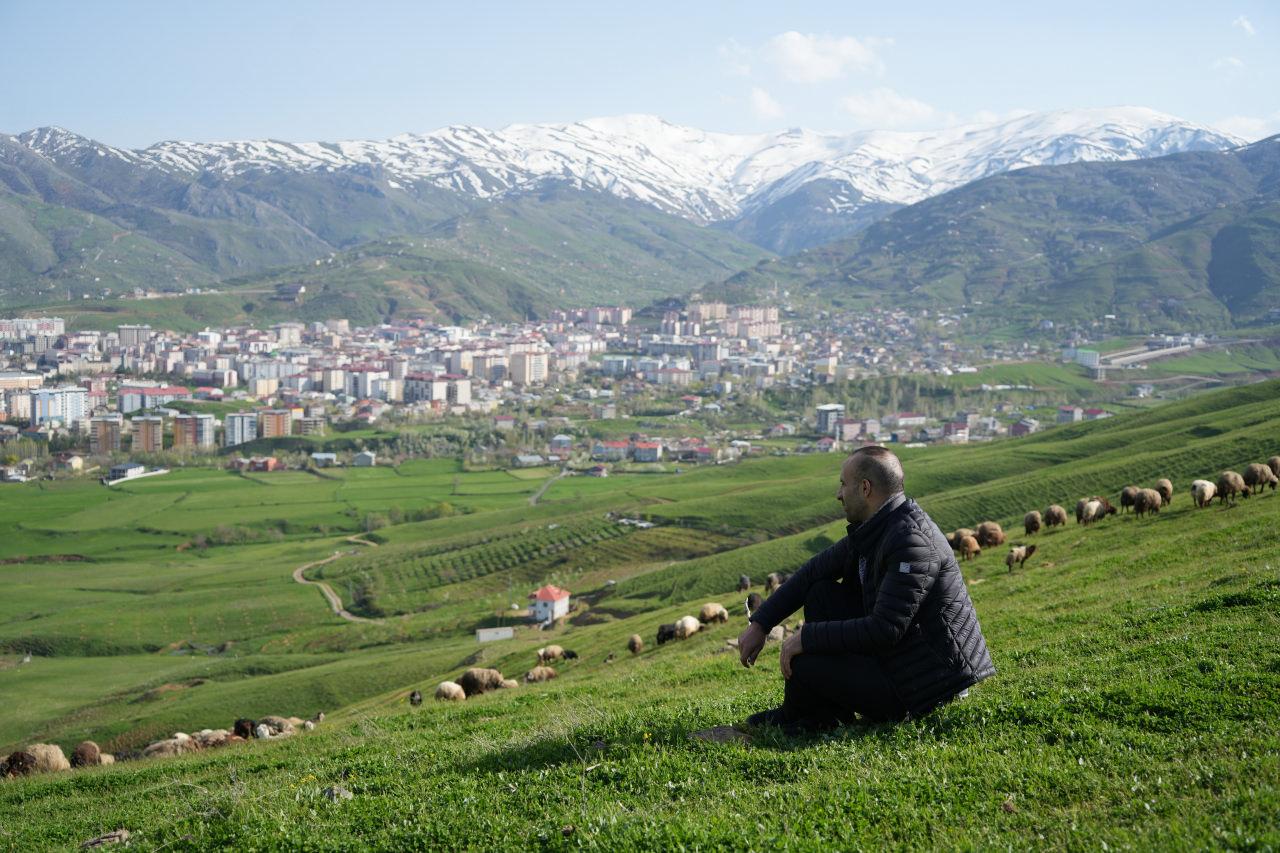 Kaval olmadan kaval sesi çıkaran eski çoban şaşırtıyor