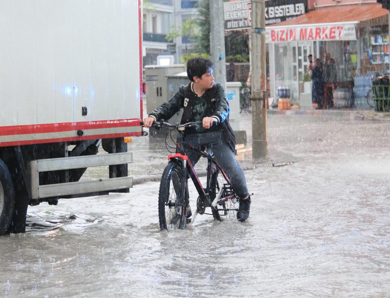 Meteoroloji'den 14 il için kuvvetli yağış uyarısı!