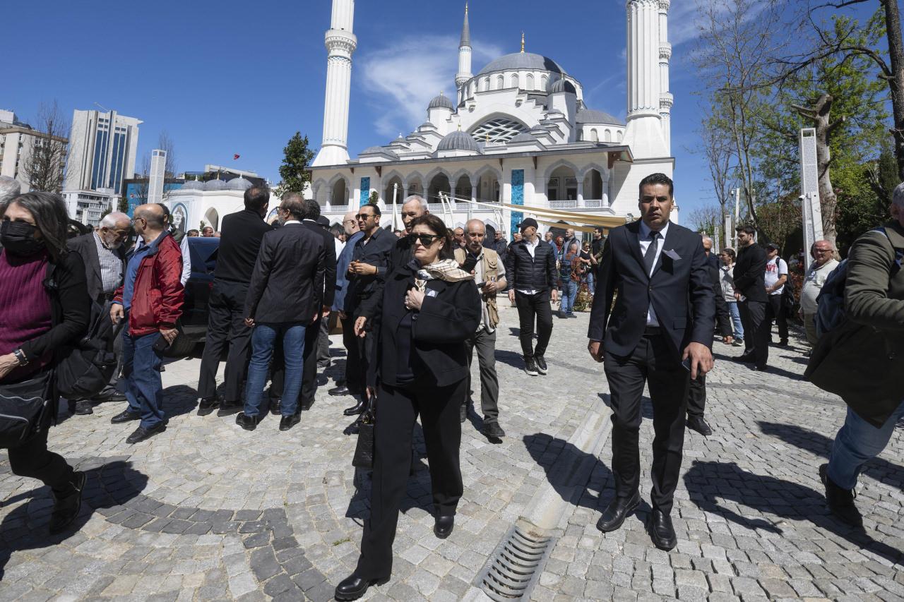 Yapımcı Türker İnanoğlu toprağa verildi