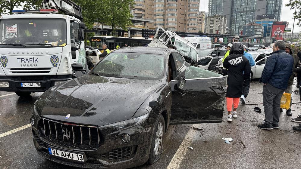 Beşiktaş'ta çok sayıda araç birbirine girdi! Ortalık savaş alanına döndü