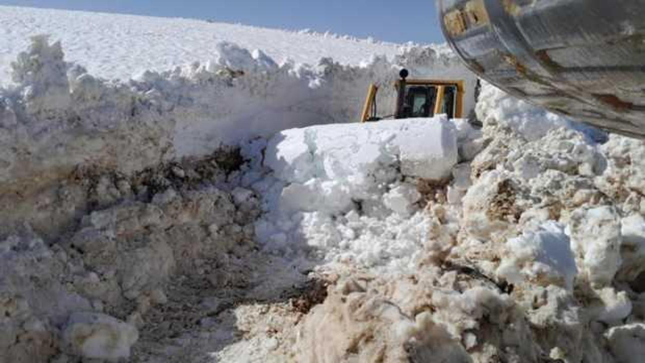5 metrelik karla mücadele nisan ayında da sürüyor