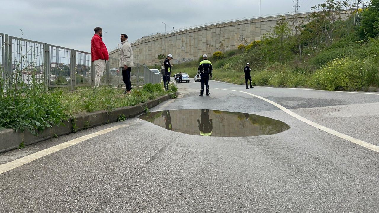 Hız sınırını 90 kilometre aşan araç su birikintisine girince 8 metre aşağı uçtu