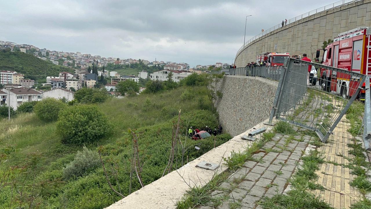 Hız sınırını 90 kilometre aşan araç su birikintisine girince 8 metre aşağı uçtu