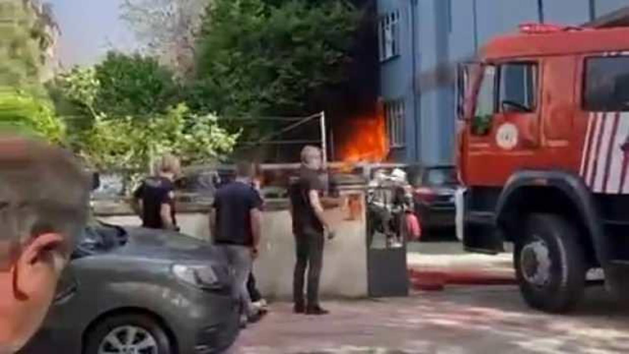 8 katlı binanın giriş katındaki depoda yangın