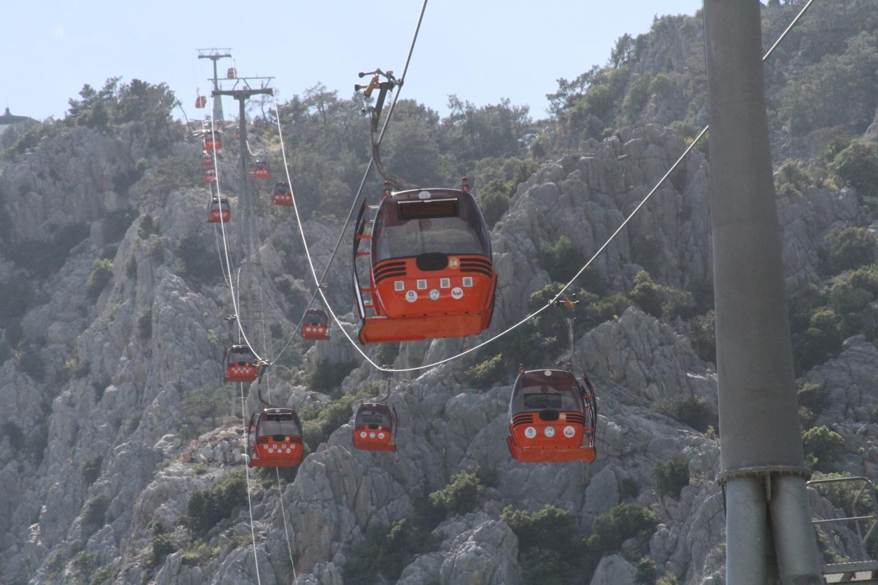 Antalya'da faciadan dönülen teleferik alanında dikkat çeken sessizlik