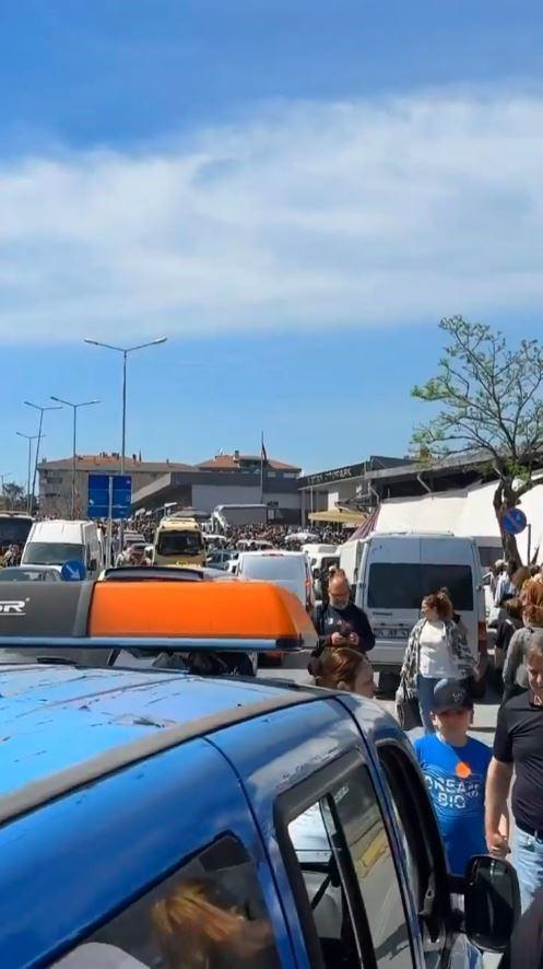 Hırsızlar 'bomba var' diye bağırdı, pazarda ortalık karıştı