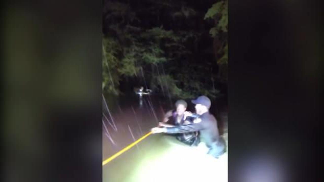 ABD’de hızla yükselen sel sularında mahsur kalan 3 kişi kurtarıldı