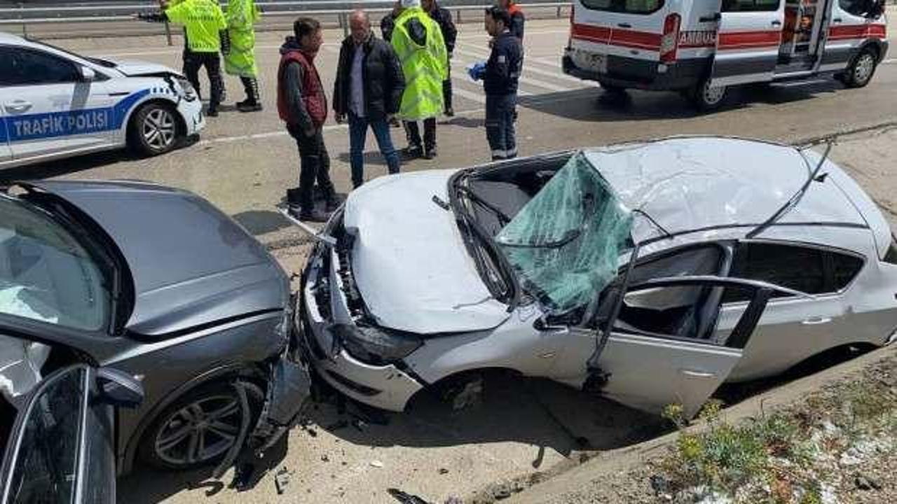 Kazaya müdahale eden ambulans ve polis aracına başka bir otomobil çarptı: 10 yaralı