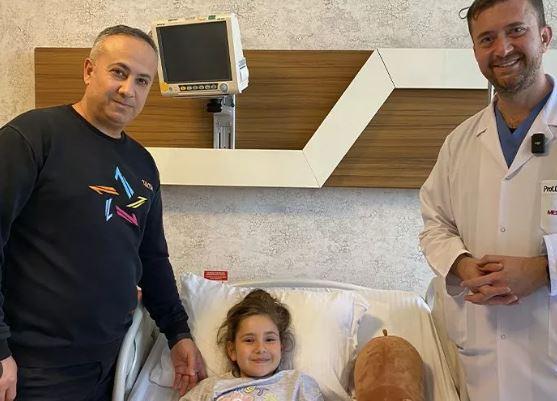 8 yaşındaki çocuk karın ağrısı şikayetiyle doktora gitti! Hayatının şokunu yaşadı