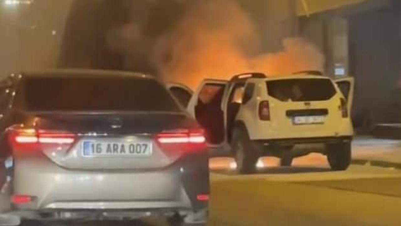 Bursa’da seyir halindeki otomobil alev alev yandı