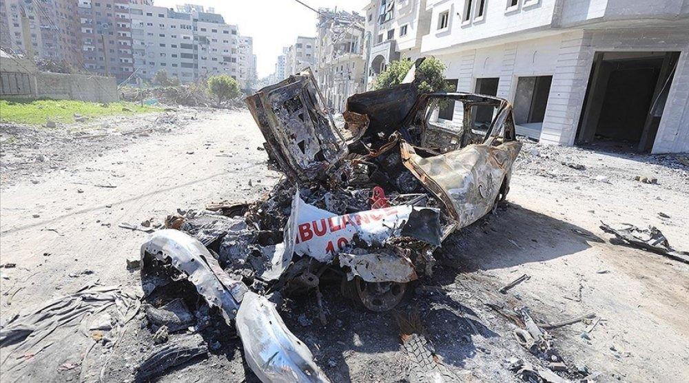 Yaralı kıza yardımına giden ambulansı İsrail vurmuş