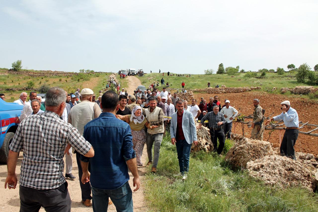 Traktörün altında kalarak feci şekilde can verdi